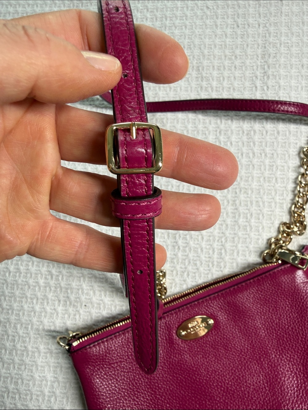 Coach Quinn crossbody in raspberry pink with gold hardware pebbled leather small - Picture 10 of 11